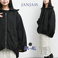 軽やかさと暖かさを両立した中綿バルーンコート