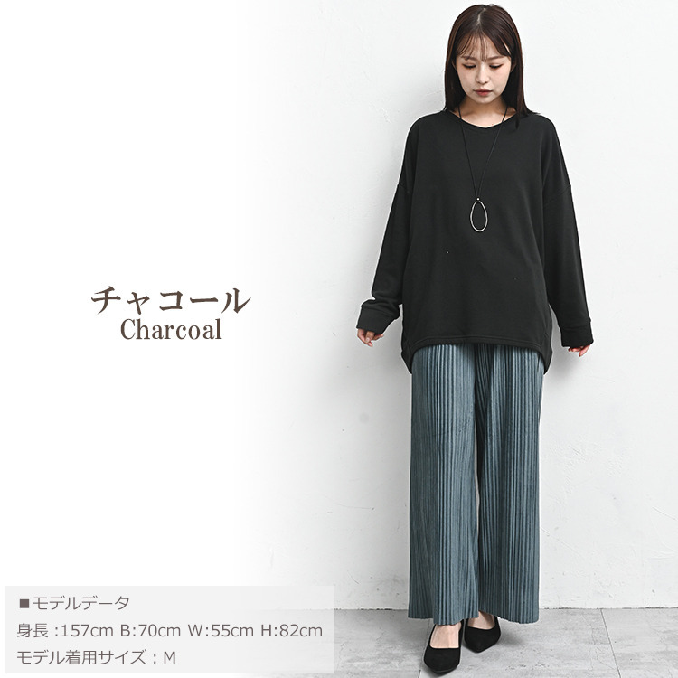 歩くたびに優雅に揺れるベロア生地が魅力のプリーツパンツ12