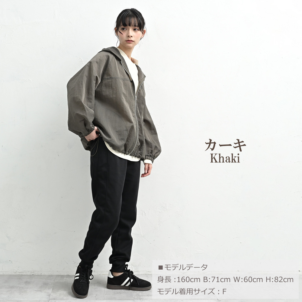 軽やかシアー素材の撥水ナイロンパーカー13