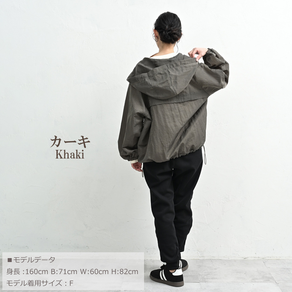 軽やかシアー素材の撥水ナイロンパーカー14