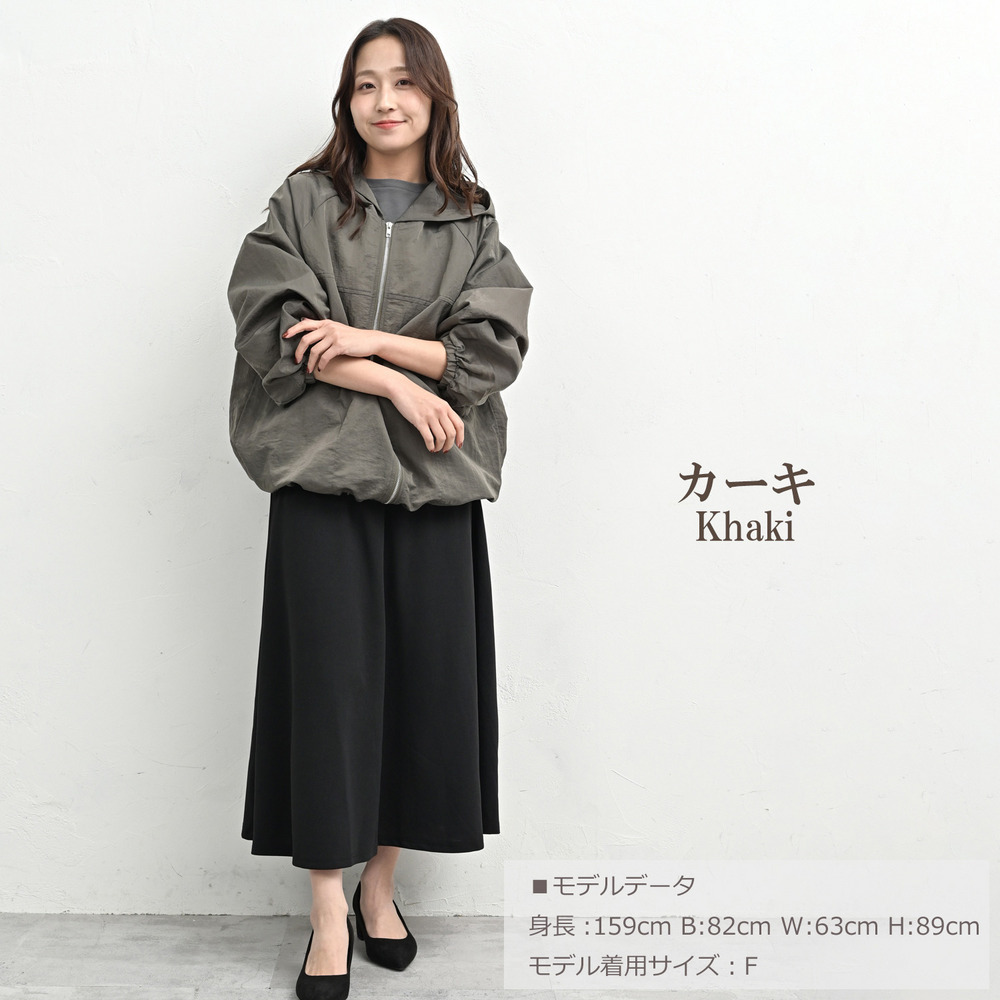 軽やかシアー素材の撥水ナイロンパーカー15