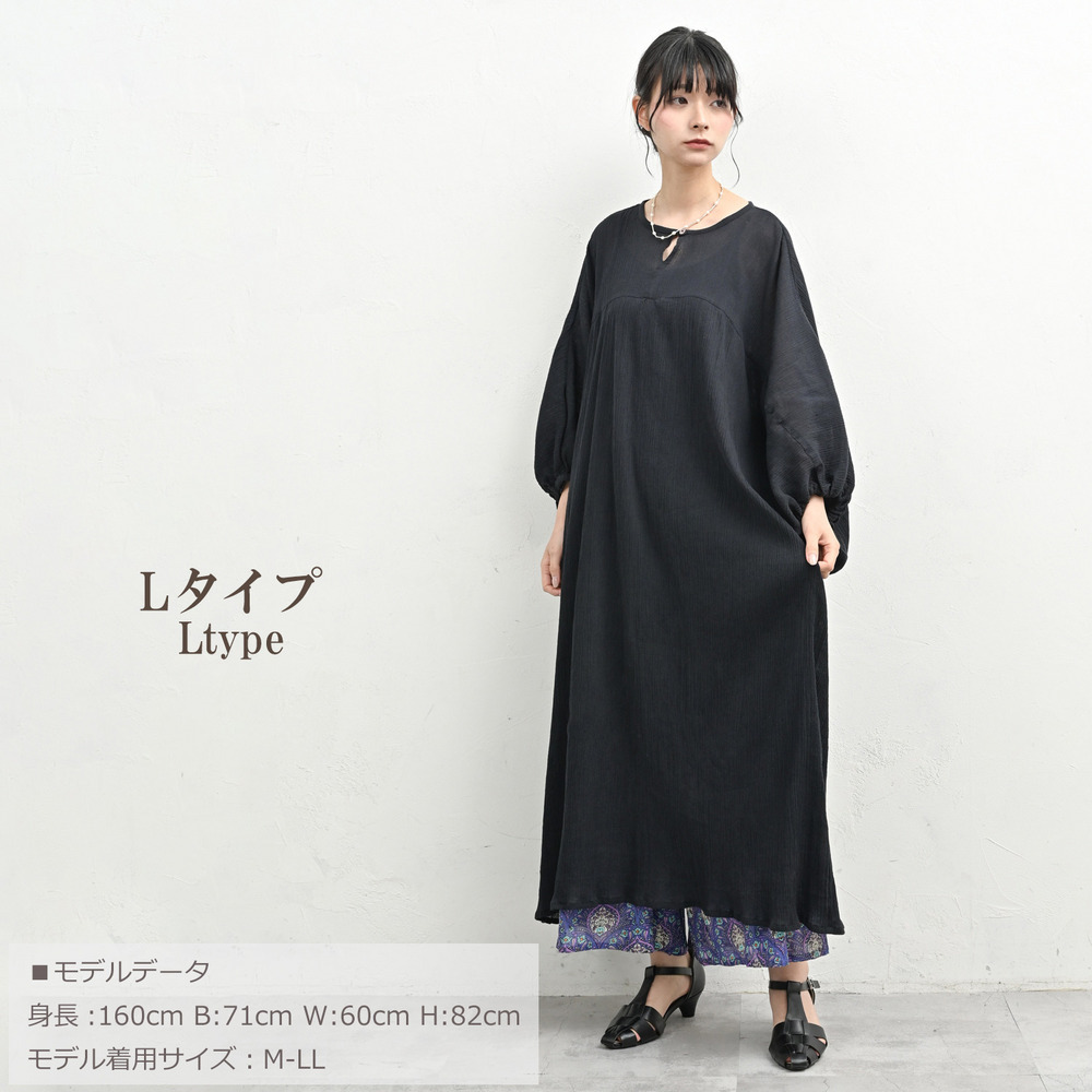 圧倒的な解放感と細見えを両立した大人の総柄ワイドパンツ16