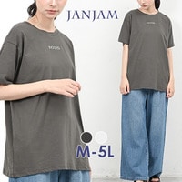 胸元にキラリと輝くラインストーンが華やぎをプラスするロゴTシャツ