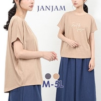 箔プリントがカジュアルな着こなしに華やぎを添えるロゴTシャツ
