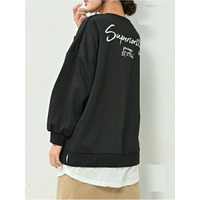 一枚で大人カジュアルの定番のレイヤードスタイルが完成。重ね着風バックプリントプルオーバー　大きいサイズ レディース