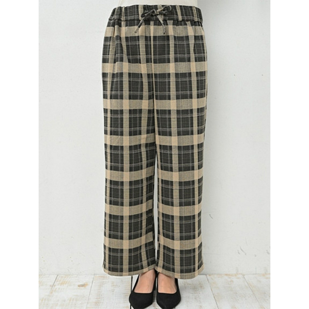 太すぎず、細すぎない絶妙なストレートシルエットのチェック柄ワイドパンツ 大きいサイズ レディース1