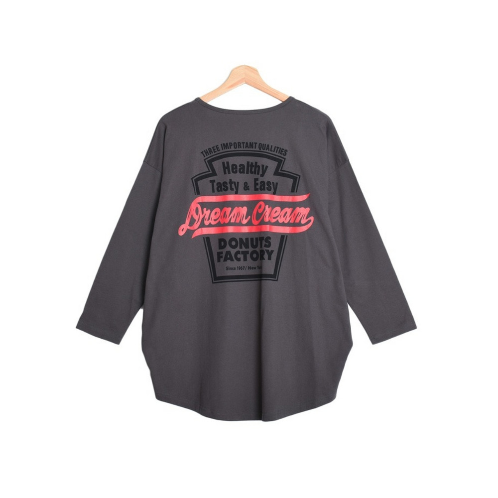 シルエットも大好評!!ゆったりオーバーサイズがおしゃれ可愛いバックプリントロゴロング丈Tシャツ　大きいサイズ レディース チャコール(長袖) 1