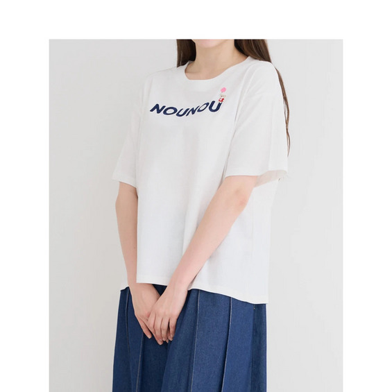 風船を持ったくまが可愛いワンポイントになるロゴ刺しゅうTシャツ ■ポイント ・やわらかな雰囲気のロゴとくまの刺繍が愛らしい１枚。 ・ロゴが入っているのでカジュアルなアイテムとの相性も◎ ・どんなアイテ