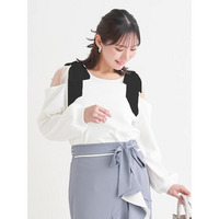 肩チュールシアーパール付きリボントップス