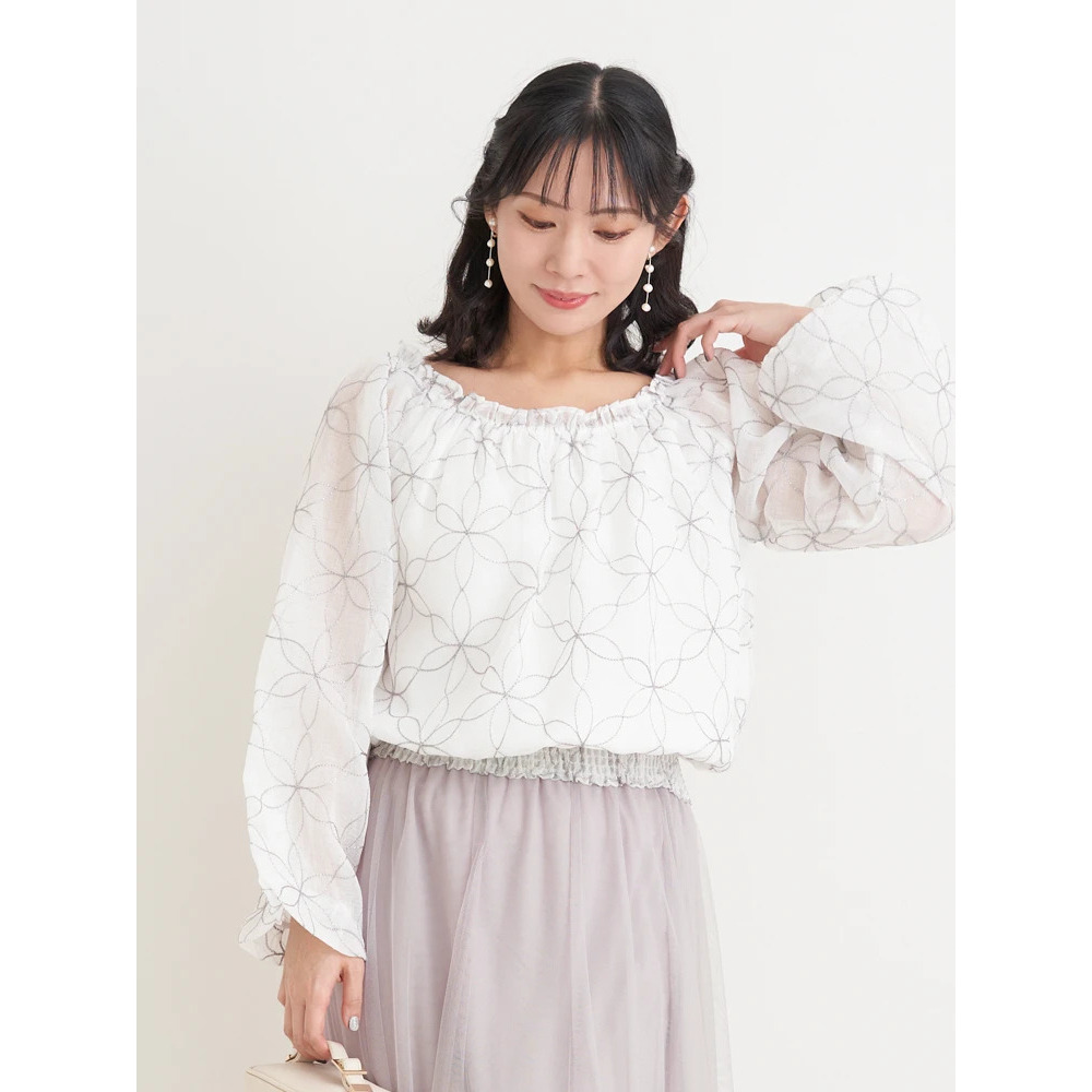 【WEB限定】フラワーラメ刺繍オフショルブラウス1