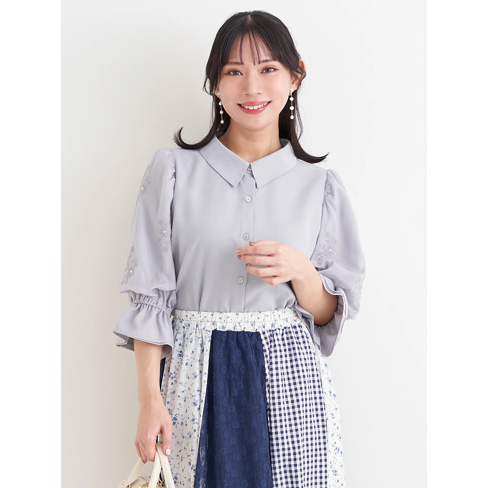 袖フラワー刺繍×ラインストーンブラウス1