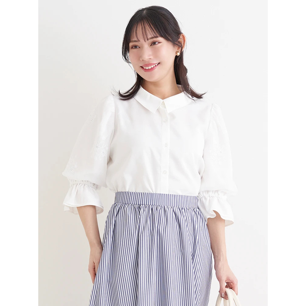 袖フラワー刺繍×ラインストーンブラウス1