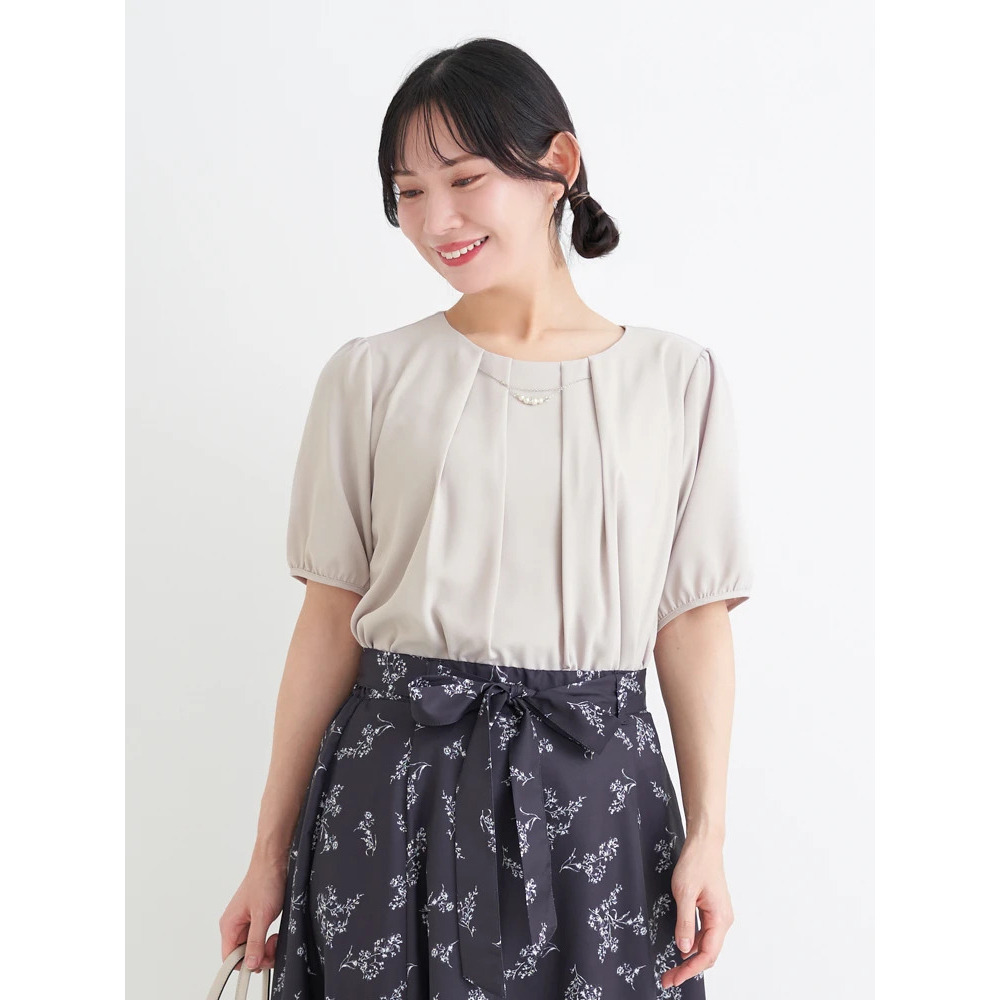 【ラクケア】アクセサリー付き5分袖タックバルーンブラウス