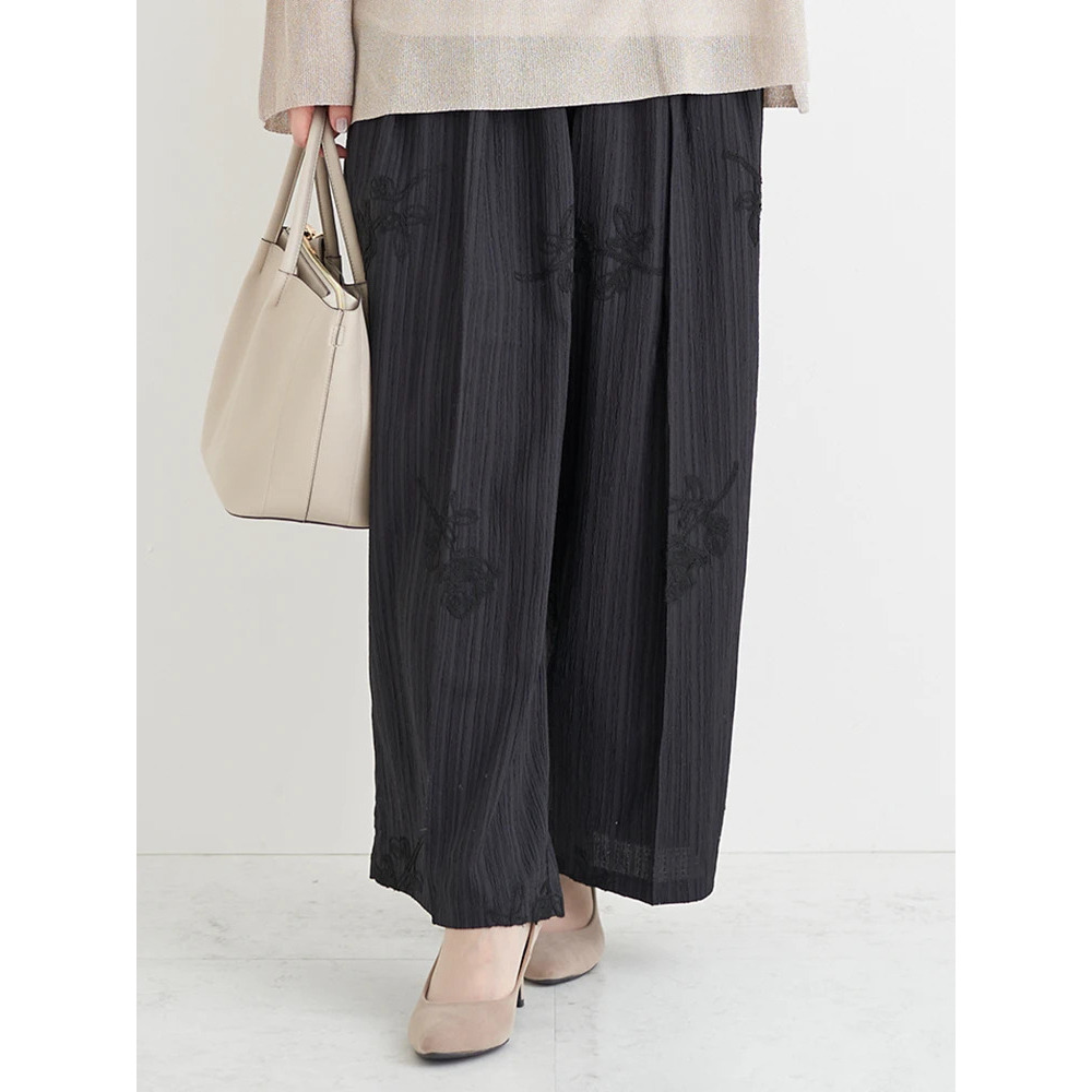 フラワー刺繍ワイドパンツ1