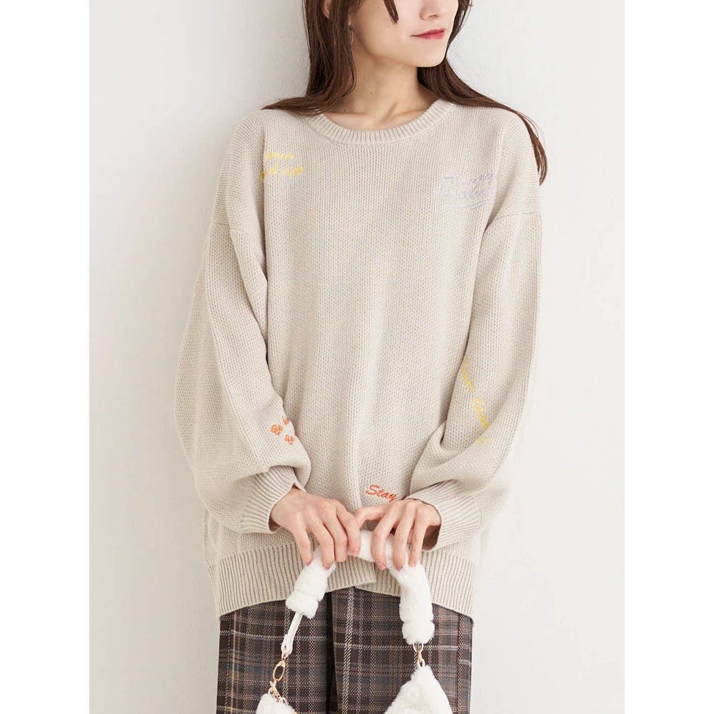 カラーロゴ刺繍ニットトップス10