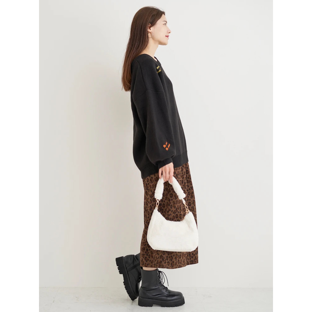 カラーロゴ刺繍ニットトップス8