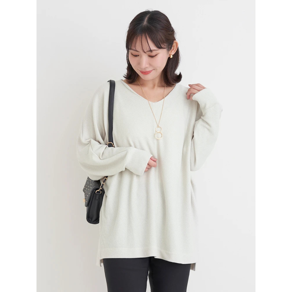 アクセサリー付きVネックトップス10