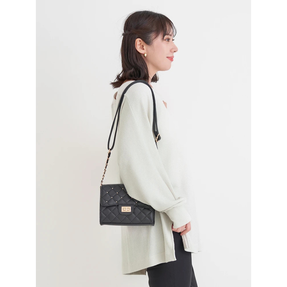 アクセサリー付きVネックトップス12