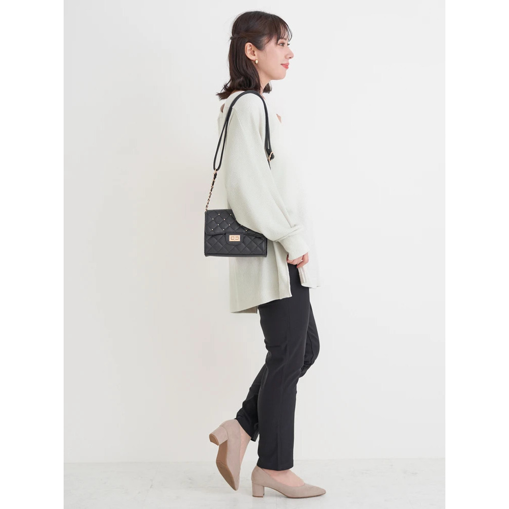 アクセサリー付きVネックトップス17