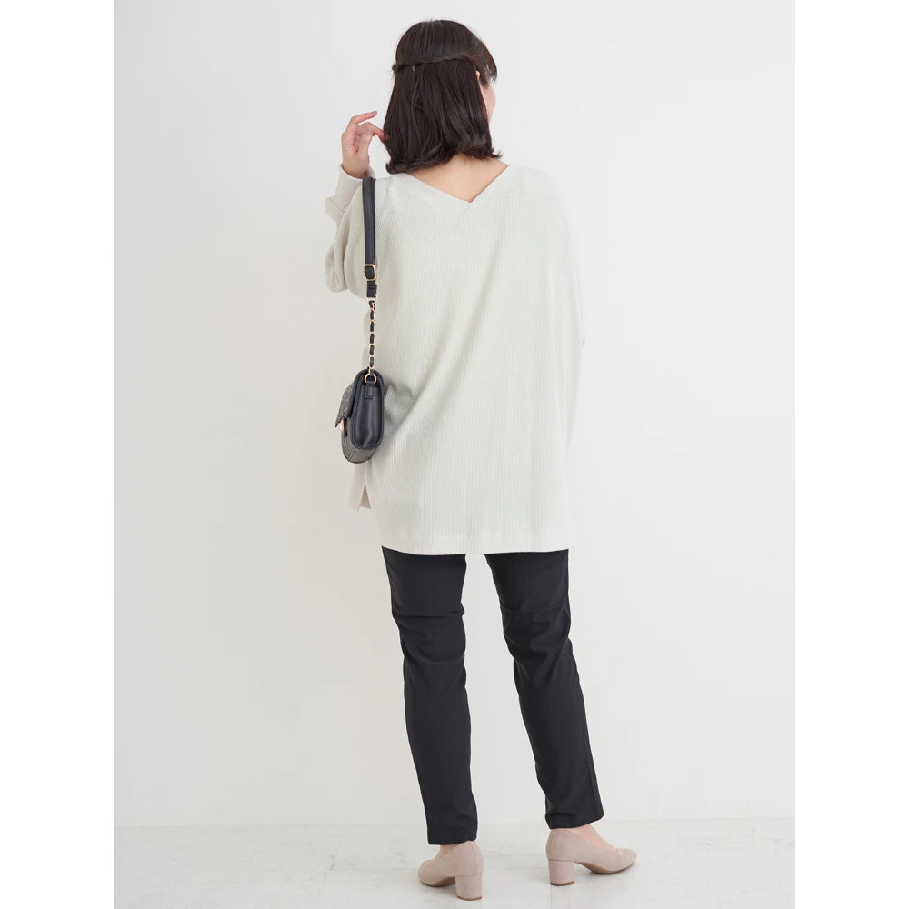 アクセサリー付きVネックトップス18