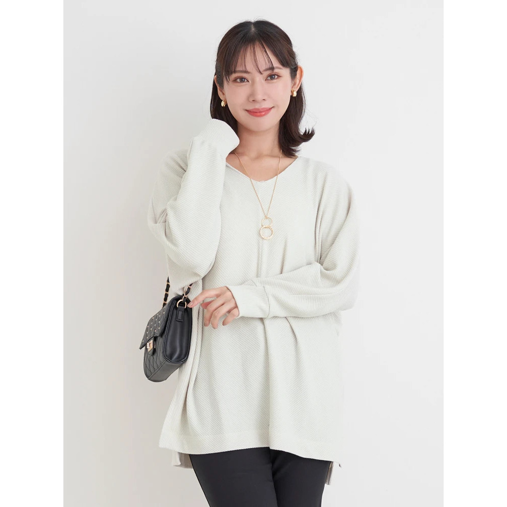 アクセサリー付きVネックトップス9