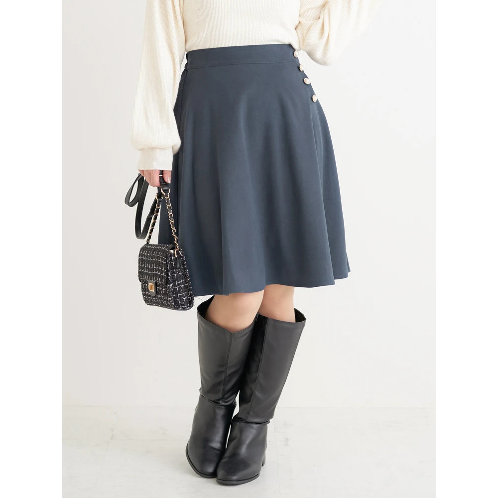 パールボタンフレア膝丈スカート11