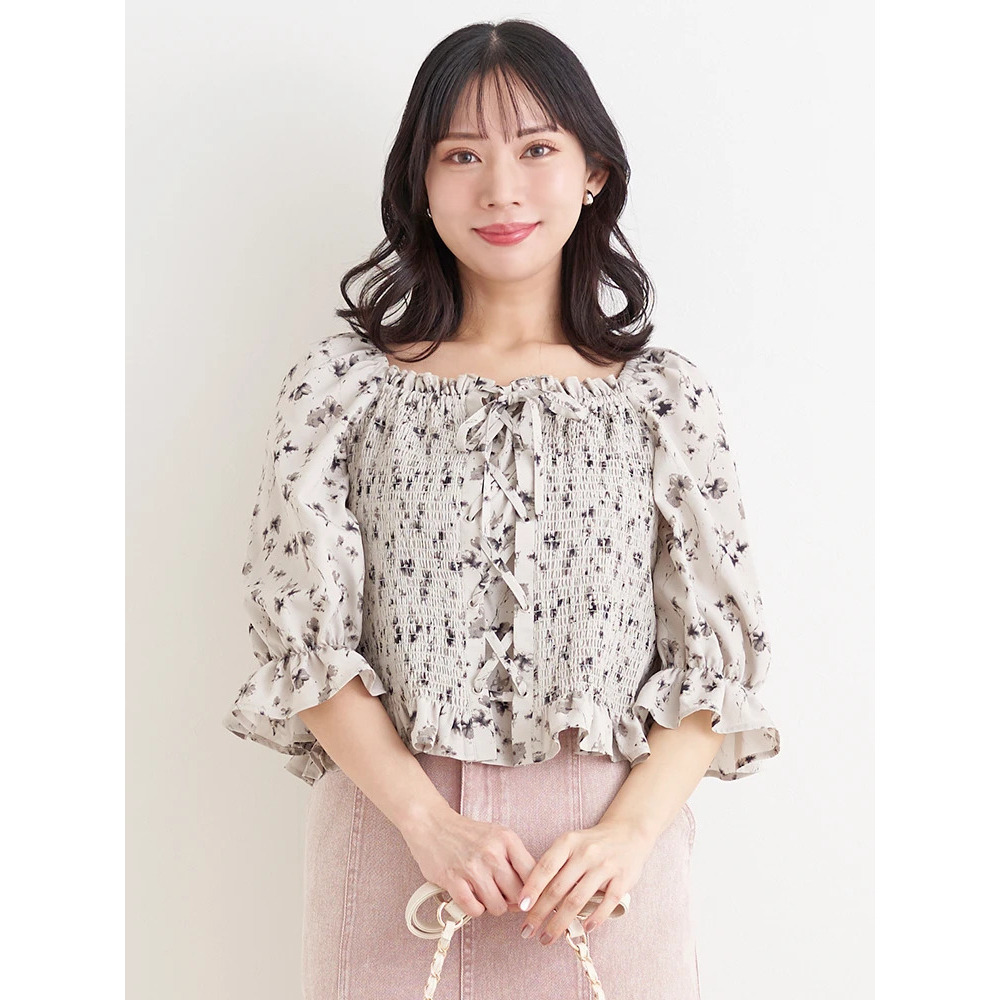 花柄シャーリングレースアップブラウス