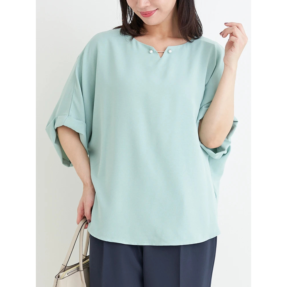 パールアクセサリー付きドルマントップス