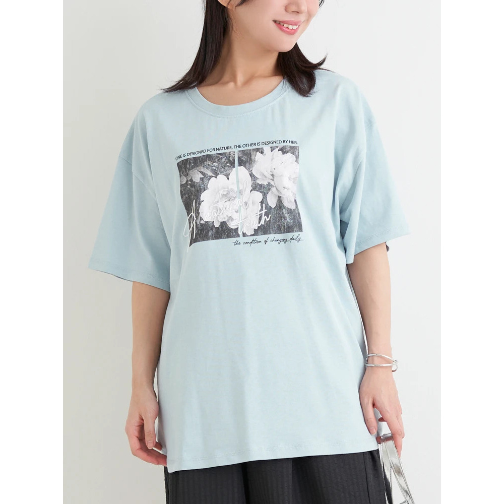 【接触冷感・UVカット】フラワーフォト×ロゴ刺繍Tシャツ