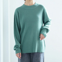 Ｔシャツ感覚で使えるモックネックニット