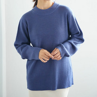 Ｔシャツ感覚で使えるモックネックニット