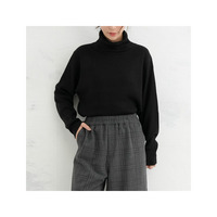 Tシャツ感覚で着れる カメレオン級の着回しが叶う タートル リブ ニット