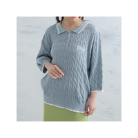 さらっと可愛い！ 細魅せも着痩せも着やすいも欲張る ロゴ刺繍 配色 ライン 綿タッチポロデザイン ケーブルニット