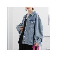 ゆったりシルエットの オーバーサイズ デニム ジャケット