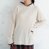 Tシャツ感覚で使える 首元華やか フリルネック リブニット