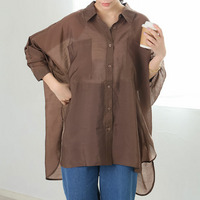 控え目な透け感で体型カバー ドルマンシルエット シアーシャツ