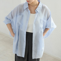 控え目な透け感で体型カバー ドルマンシルエット シアーシャツ