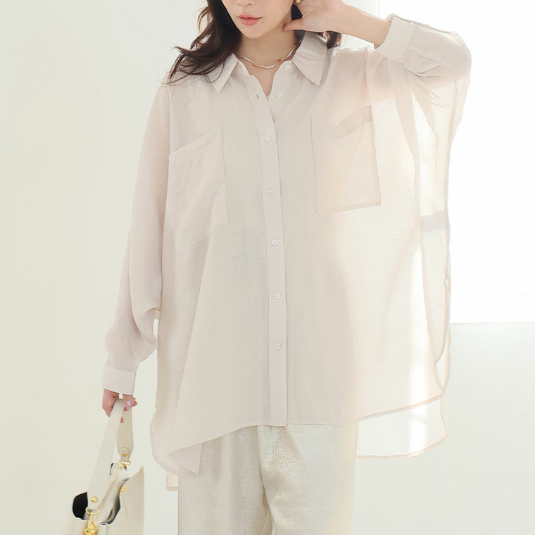 控え目な透け感で体型カバー ドルマンシルエット シアーシャツ1