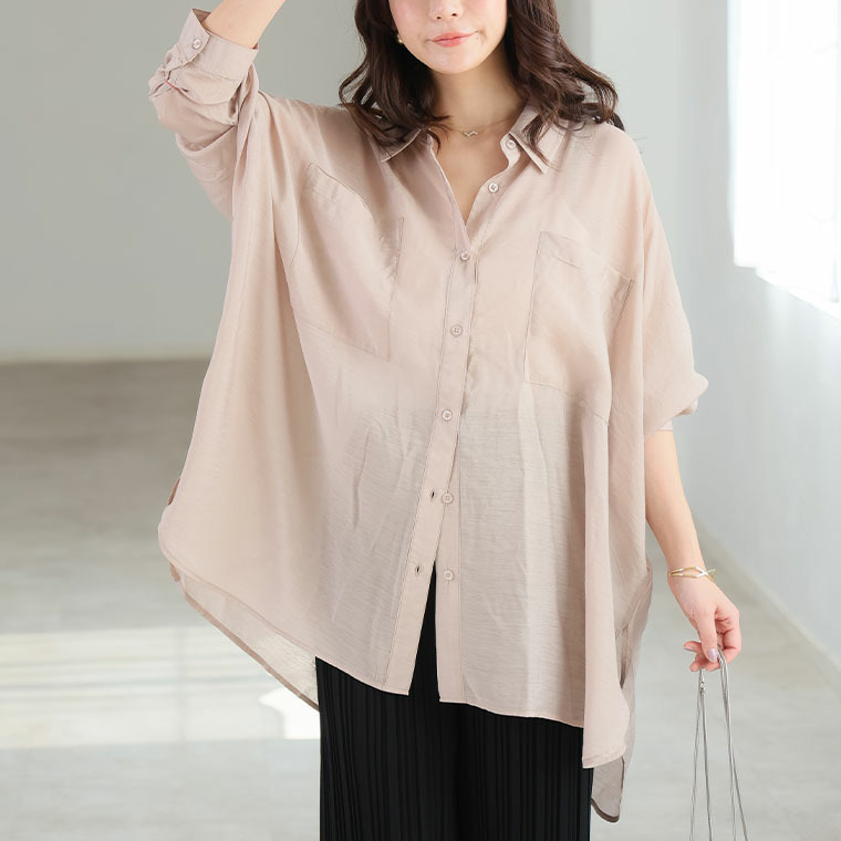 控え目な透け感で体型カバー ドルマンシルエット シアーシャツ1