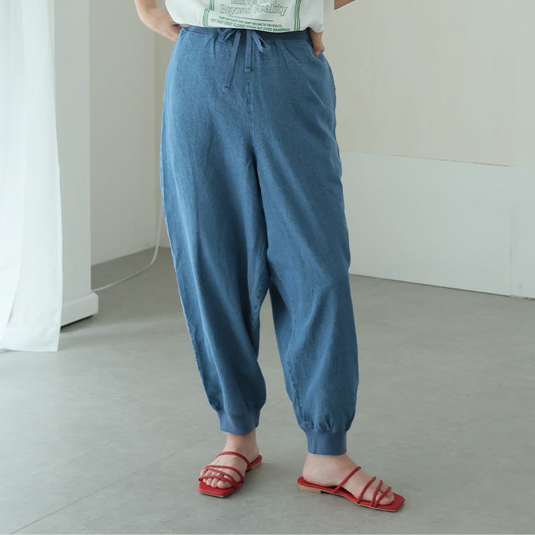 薄デニムで涼しく快適 裾リブ ジョガーパンツ1
