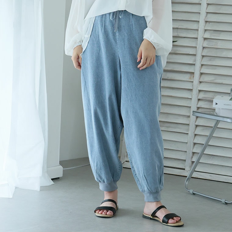 薄デニムで涼しく快適 裾リブ ジョガーパンツ1