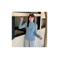 個性的な胸ツイストクロスデザイン ハイネックリブニットトップス