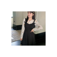 花柄プリントレーストップスとジャンパースカートのセットアップ 