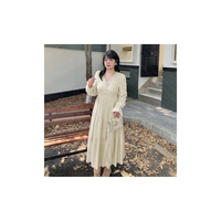 ふんわり起毛レースとパール飾りがエレガントなティアードワンピース