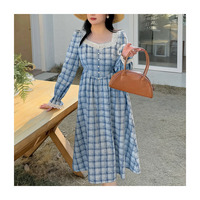 レトロで大人可愛い レース縁取りスクエアネック チェック柄ワンピース