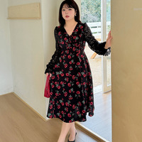 クラシカルな赤薔薇プリントシフォンとブラックレースのワンピース