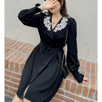 フラワーレース コラージュ襟のリトルブラックワンピース