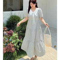 刺繍入りの大きな襟付きチェック柄ティアードワンピース
