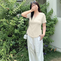 すっきりしたコンパクトシルエット Ｖネック シンプル 半袖 Tシャツ