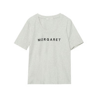 上品で大人可愛い英字刺繍入り。コンパクトシルエット半袖Tシャツ
